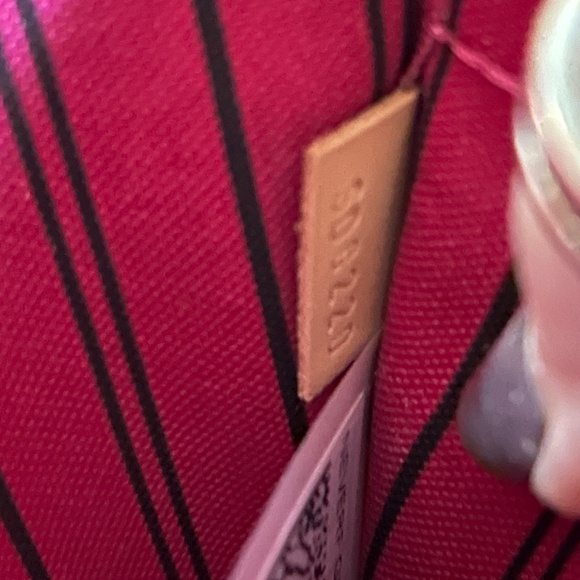 BRAND NEW w/ TAGS  LV GM Pouchette PIVIONE  interior - Picture 4 of 14